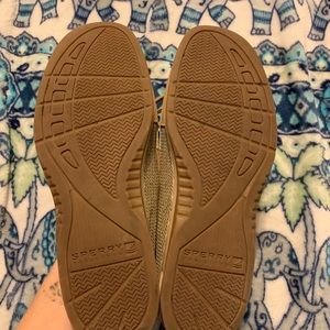 Sperry boat shoes, size 7 women’s barley worn.